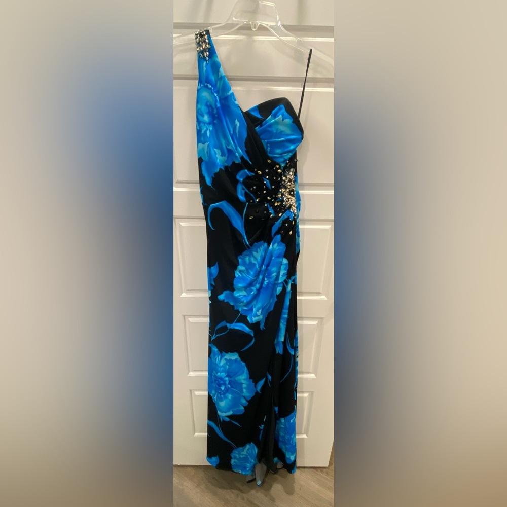 Mari Lee by Madeline Gardener. Size 11/12. Fits like an 8/10. Turquoise/Black